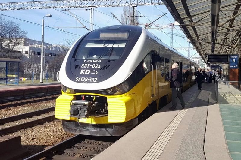 Pociąg KD przejechał sygnał „stój” i wjechał na zajęty tor