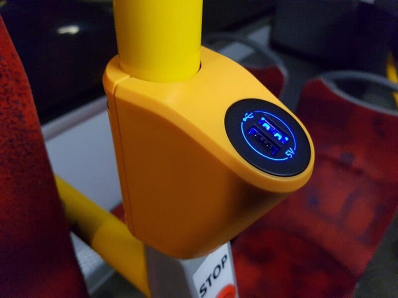Ładowarki USB pojawiły się w autobusach MZA