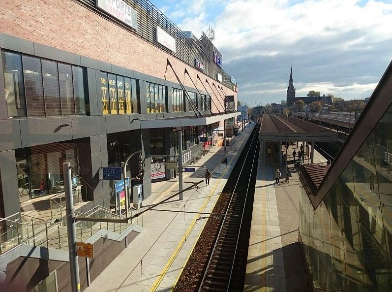 Spółki kolejowe zarzucają Galerii Metropolia nielegalną sprzedaż biletów