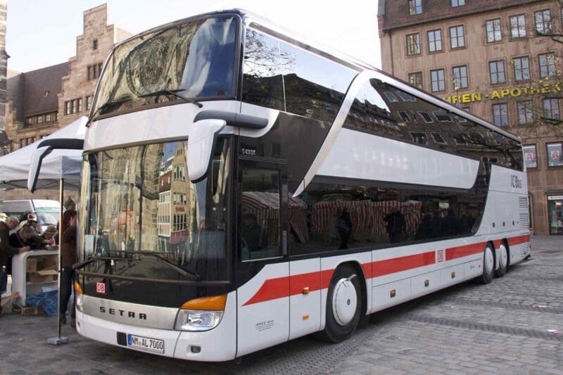 Deutsche Bahn wchodzi na trasę Warszawa – Berlin… z autobusami