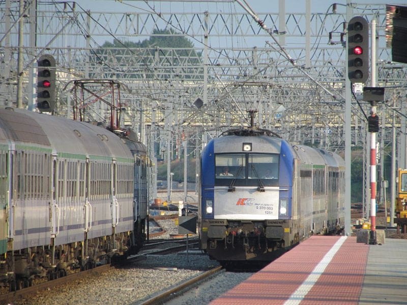 Koniec ze sprzedażą biletów bez gwarancji miejsca siedzącego w PKP IC?